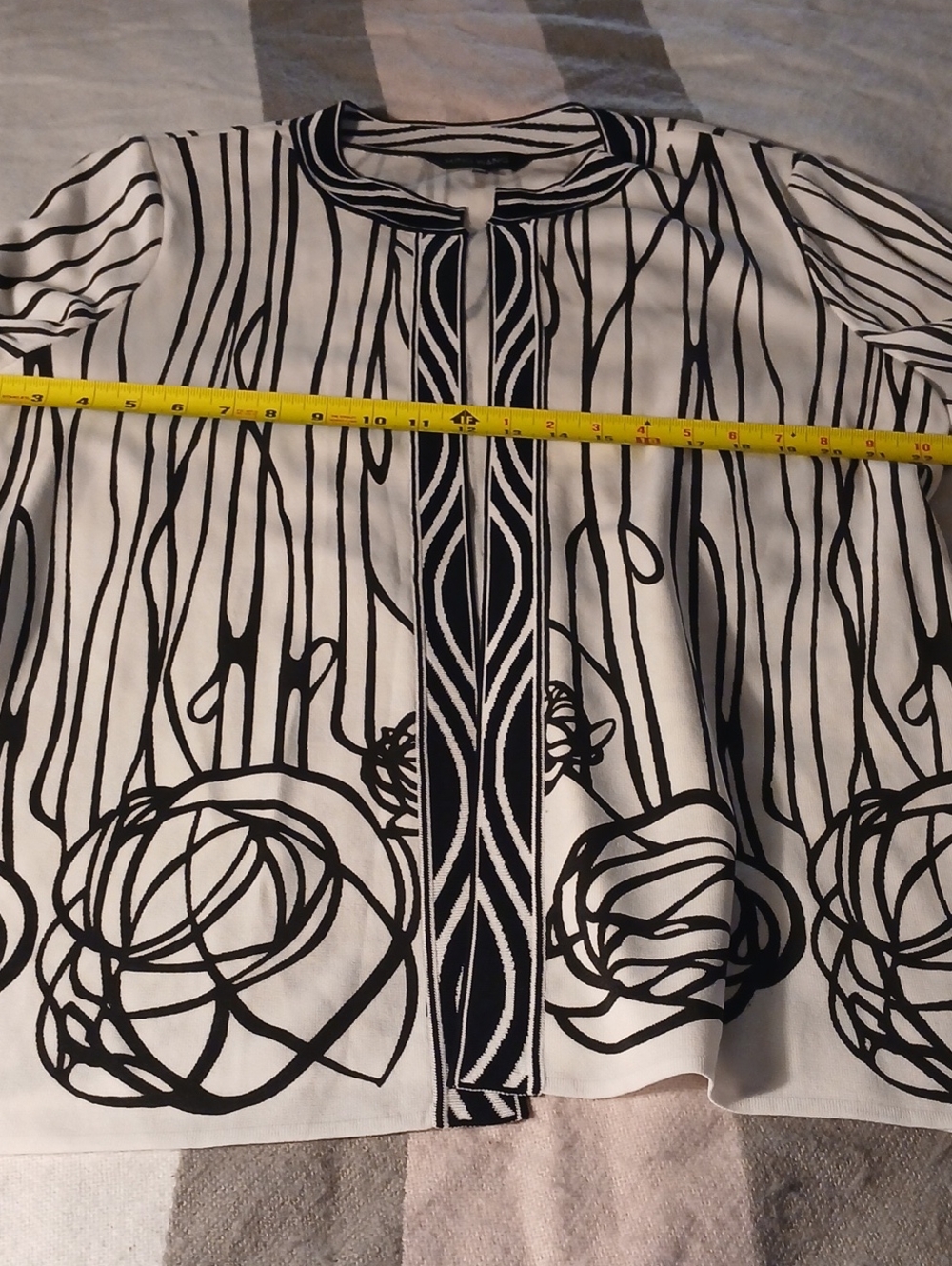 Ming Wang Black & White Graphic Button-Front Top